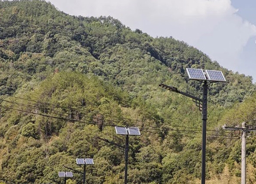 大型太陽(yáng)能路燈
